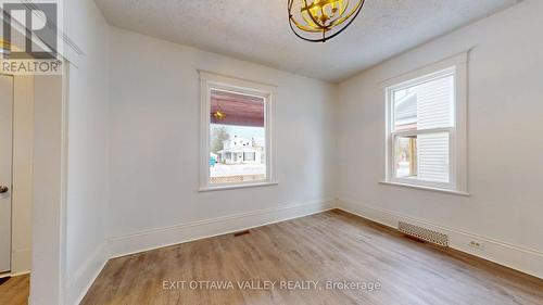 216 Mary Street, Pembroke, ON - Indoor Photo Showing Other Room