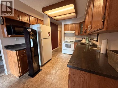 214 11510 225 Street, Maple Ridge, BC - Indoor Photo Showing Kitchen