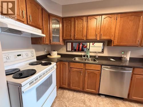 214 11510 225 Street, Maple Ridge, BC - Indoor Photo Showing Kitchen With Double Sink