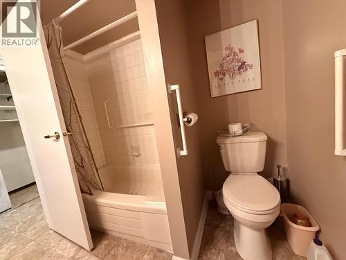 214 11510 225 Street, Maple Ridge, BC - Indoor Photo Showing Bathroom