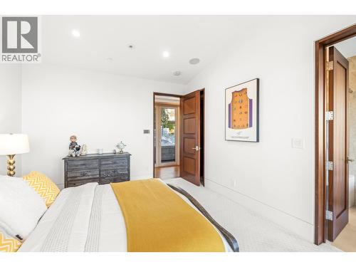 1036 Eyremount Drive, West Vancouver, BC 