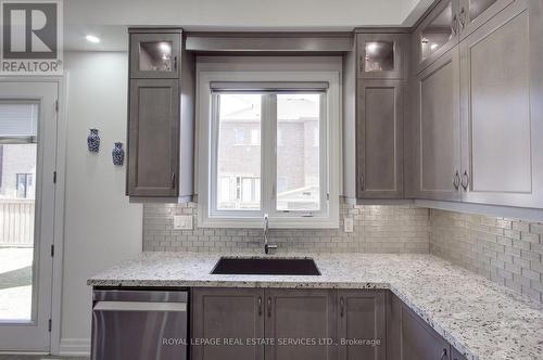 48 Viva Gardens, Oakville, ON - Indoor Photo Showing Kitchen With Upgraded Kitchen