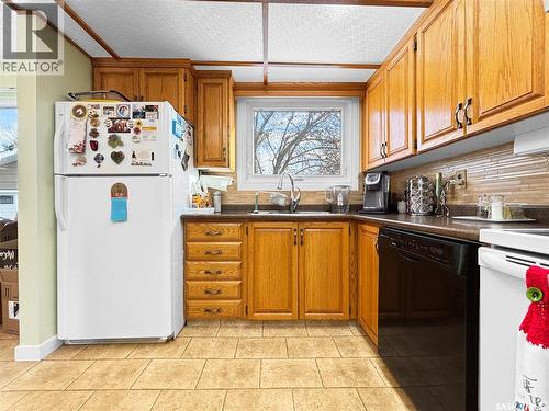 118 Cockburn Crescent, Saskatoon, SK - Indoor Photo Showing Kitchen
