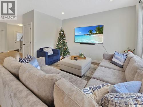119 Doran Way, Saskatoon, SK - Indoor Photo Showing Living Room