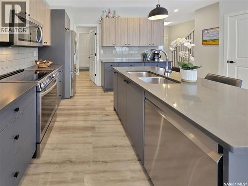 119 Doran Way, Saskatoon, SK - Indoor Photo Showing Kitchen With Double Sink With Upgraded Kitchen
