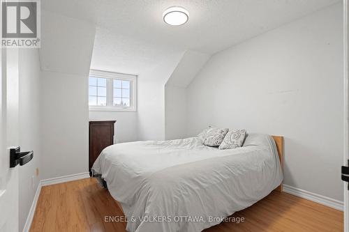 2060 Gardenway Drive, Ottawa, ON - Indoor Photo Showing Bedroom