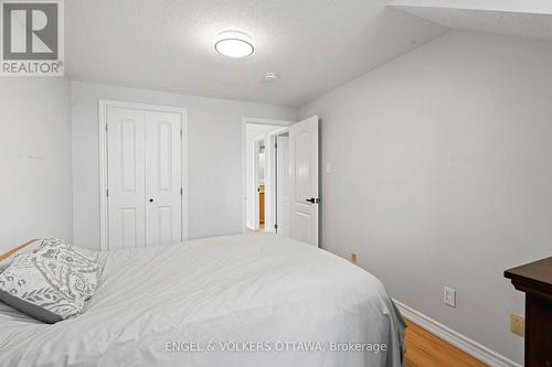 2060 Gardenway Drive, Ottawa, ON - Indoor Photo Showing Bedroom