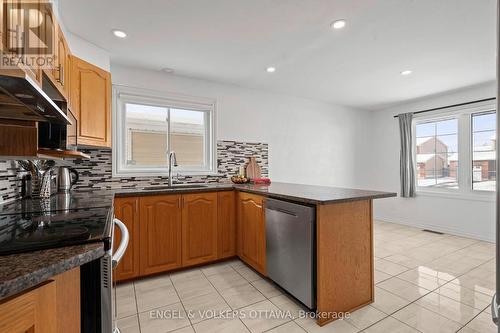 2060 Gardenway Drive, Ottawa, ON - Indoor Photo Showing Kitchen