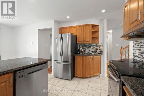 2060 Gardenway Drive, Ottawa, ON - Indoor Photo Showing Kitchen