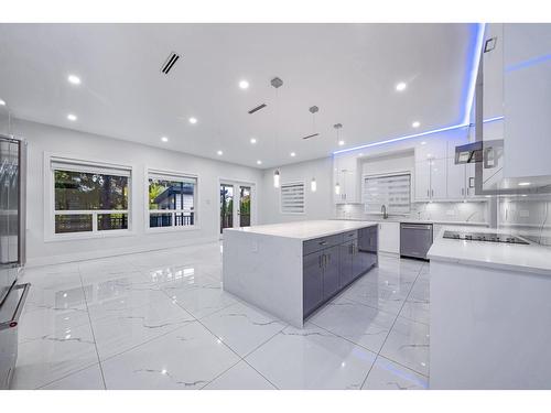 8665 154A Street, Surrey, BC - Indoor Photo Showing Kitchen With Upgraded Kitchen