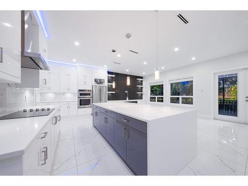 8665 154A Street, Surrey, BC - Indoor Photo Showing Kitchen With Upgraded Kitchen