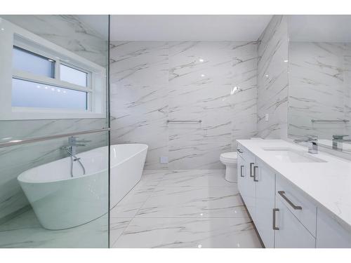 8665 154A Street, Surrey, BC - Indoor Photo Showing Bathroom
