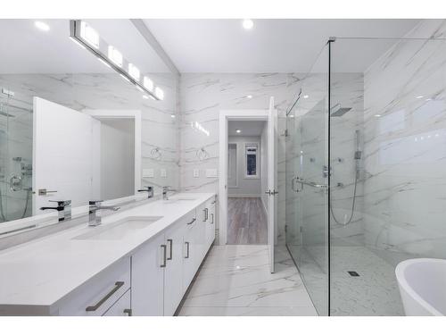 8665 154A Street, Surrey, BC - Indoor Photo Showing Bathroom