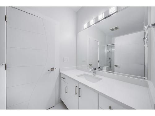 8665 154A Street, Surrey, BC - Indoor Photo Showing Bathroom