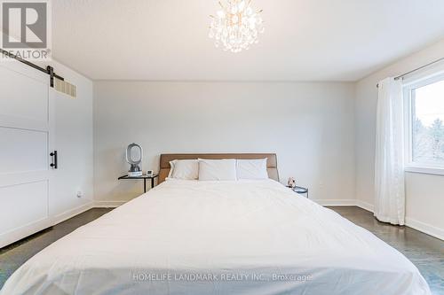 62 Helliwell Crescent, Richmond Hill, ON - Indoor Photo Showing Bedroom