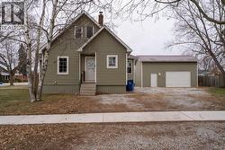 104 BRANDER AVENUE  Wallaceburg, ON N8A 3J9