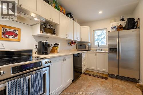 104 Brander Avenue, Wallaceburg, ON - Indoor Photo Showing Kitchen
