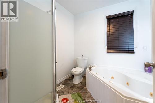 104 Brander Avenue, Wallaceburg, ON - Indoor Photo Showing Bathroom
