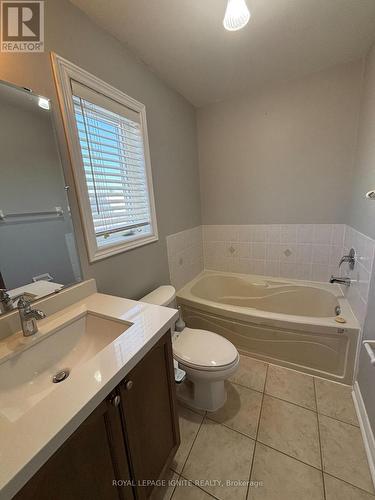 4889 Yorkshire Avenue, Mississauga, ON - Indoor Photo Showing Bathroom
