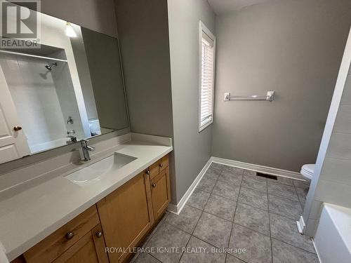4889 Yorkshire Avenue, Mississauga, ON - Indoor Photo Showing Bathroom