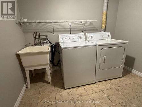 4889 Yorkshire Avenue, Mississauga, ON - Indoor Photo Showing Laundry Room