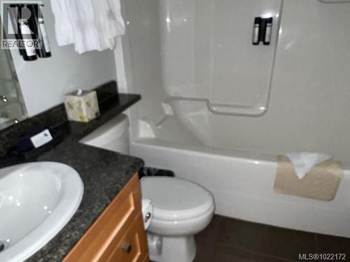 103D 1800 Riverside Lane, Courtenay, BC - Indoor Photo Showing Bathroom