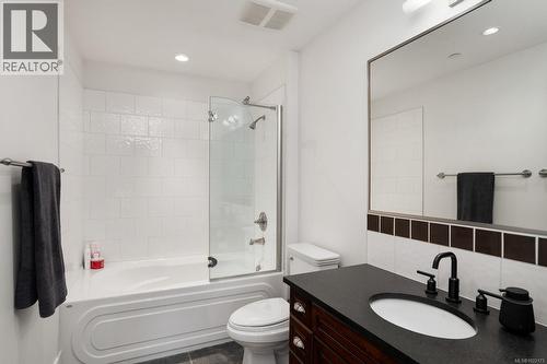 416 1335 Bear Mountain Pkwy, Langford, BC - Indoor Photo Showing Bathroom