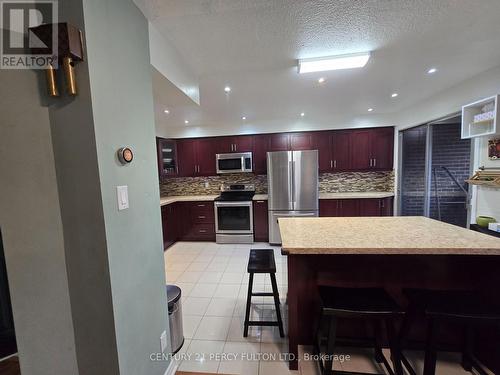 28 Spire Hillway, Toronto, ON - Indoor Photo Showing Kitchen With Upgraded Kitchen