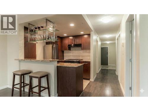 1802 455 Beach Crescent, Vancouver, BC - Indoor Photo Showing Kitchen