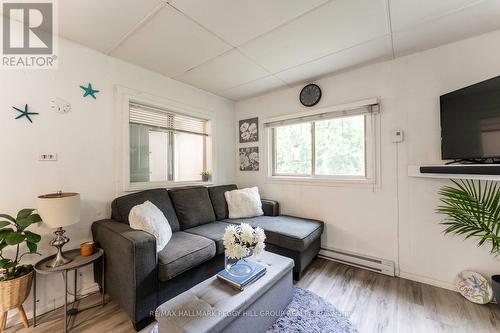 28 Wozniak Road, Penetanguishene, ON - Indoor Photo Showing Living Room