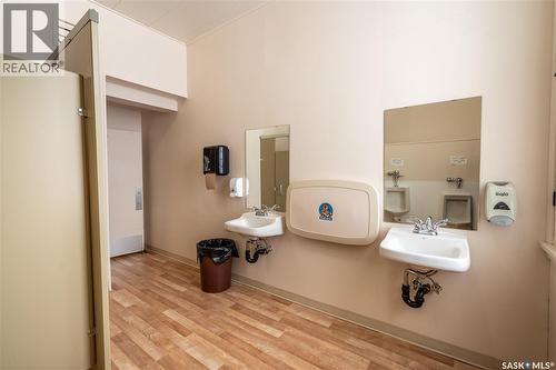 198 1St Avenue S, Pierceland, SK - Indoor Photo Showing Bathroom