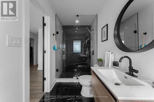 14 Willowbrook Drive, Welland, ON - Indoor Photo Showing Bathroom