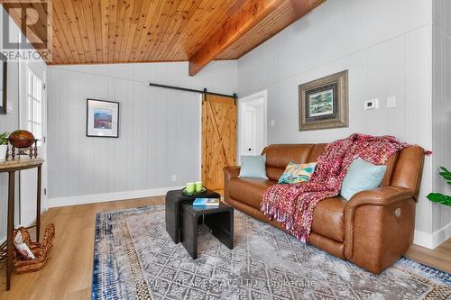 1204 Tiny Beaches Road N, Tiny, ON - Indoor Photo Showing Living Room