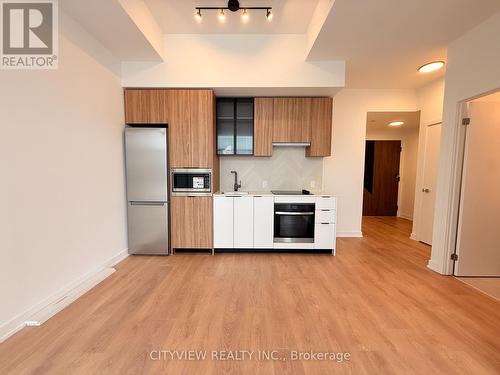 815 - 1037 The Queensway, Toronto, ON - Indoor Photo Showing Kitchen