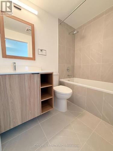 815 - 1037 The Queensway, Toronto, ON - Indoor Photo Showing Bathroom