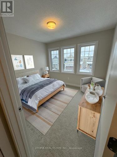 110 Hackamore Crescent, Ottawa, ON - Indoor Photo Showing Bedroom