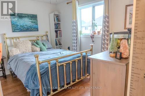 3595 Hill Street, Fort Erie (Stevensville), ON - Indoor Photo Showing Bedroom