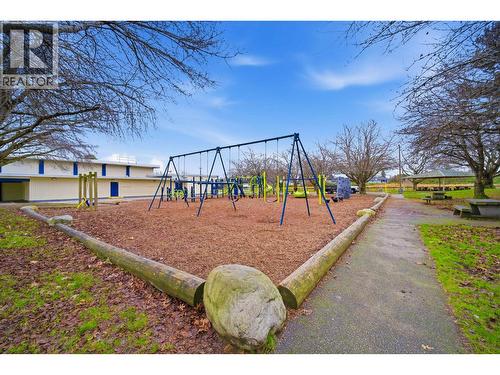 11 10999 Steveston Highway, Richmond, BC - Outdoor