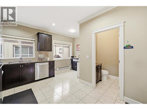 11 10999 Steveston Highway, Richmond, BC - Indoor Photo Showing Kitchen With Stainless Steel Kitchen