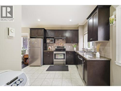 11 10999 Steveston Highway, Richmond, BC - Indoor Photo Showing Kitchen With Stainless Steel Kitchen
