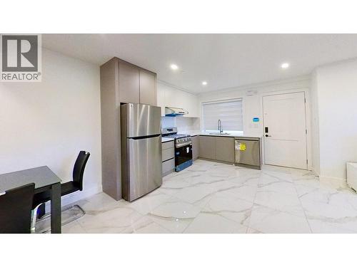 1611 Angelo Avenue, Port Coquitlam, BC - Indoor Photo Showing Kitchen
