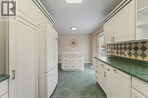 154 Purple Plum, Kingsville, ON - Indoor Photo Showing Kitchen
