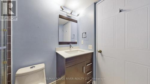 2501 - 750 Bay Street, Toronto, ON - Indoor Photo Showing Bathroom