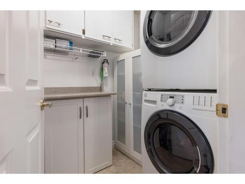 307 45660 Knight Road|Sardis West Vedder, Chilliwack, BC - Indoor Photo Showing Laundry Room