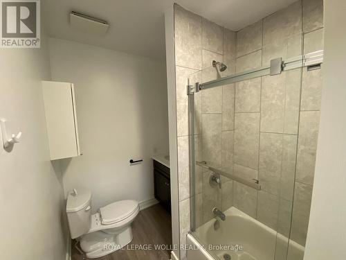 160 Westcourt Place, Waterloo, ON - Indoor Photo Showing Bathroom