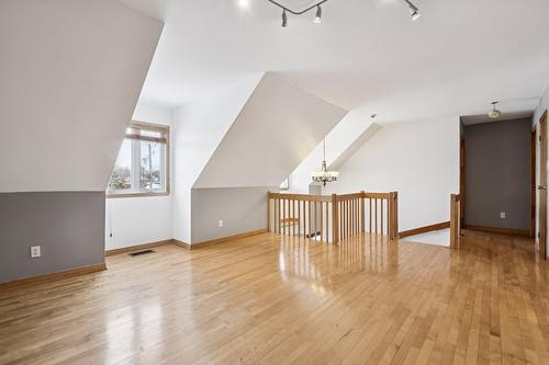 Salle familiale - 170 Rue Mailloux, Saint-Jean-Sur-Richelieu, QC - Indoor Photo Showing Other Room