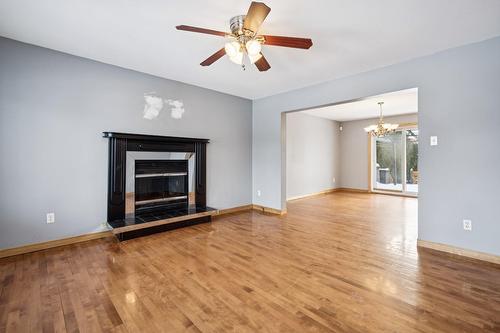 Salon - 170 Rue Mailloux, Saint-Jean-Sur-Richelieu, QC - Indoor Photo Showing Living Room With Fireplace