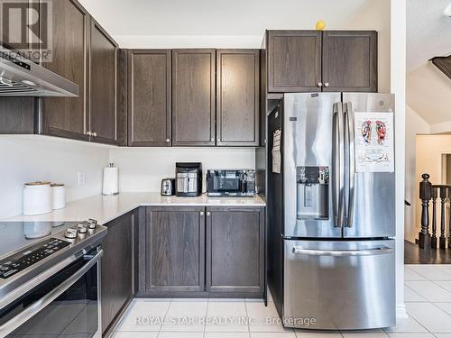 178 Newhouse Boulevard, Caledon, ON - Indoor Photo Showing Kitchen With Upgraded Kitchen