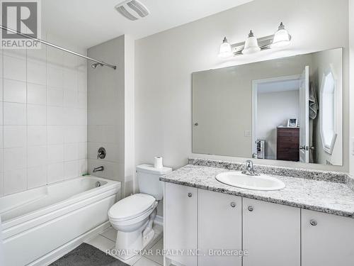 178 Newhouse Boulevard, Caledon, ON - Indoor Photo Showing Bathroom