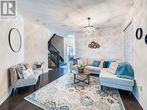 178 Newhouse Boulevard, Caledon, ON - Indoor Photo Showing Living Room
